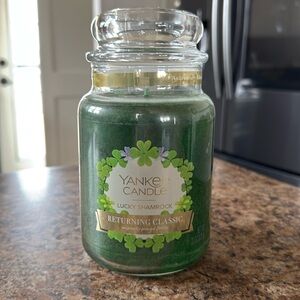 Yankee Candle "LUCKY SHAMROCK" St. Patrick's ~ Large 22 oz. ~ Green ~ RARE~ NEW